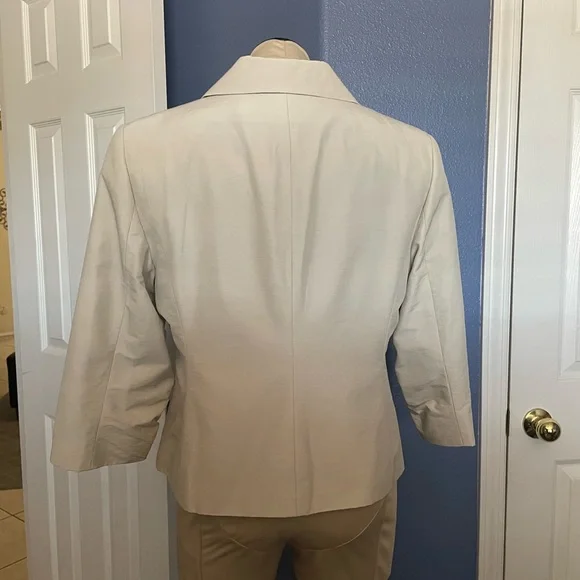 The Limited Women's 3/4 Sleeve Beige Blazer - Picture 4 of 9